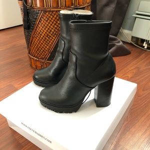 Size 6 ‘Legend’ black boot from Steve Madden